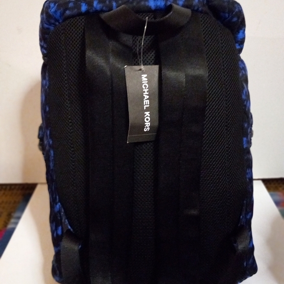 MICHAEL KORS SAPHIRE BLUE DOUBLE POCKETED MENS BACKPACK - Picture 5 of 5